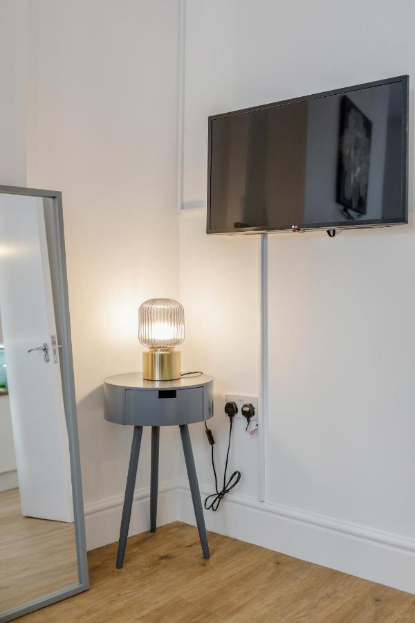 Modern Cosy London Flat By Damask Homes Ilford Ngoại thất bức ảnh